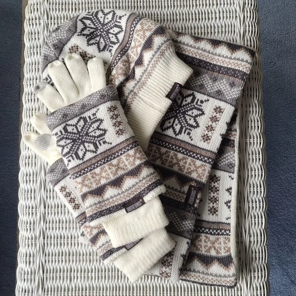 NWOT The Original MUK LUK Reversible Set Beanie, Scarf, Wrist-Warmers, Gloves